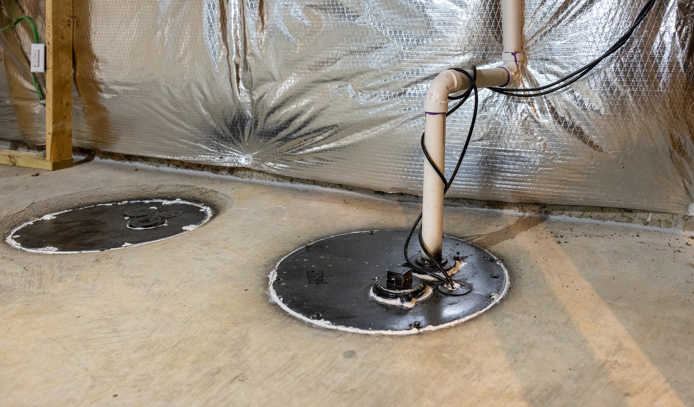 Basement sump pump system with sealed covers